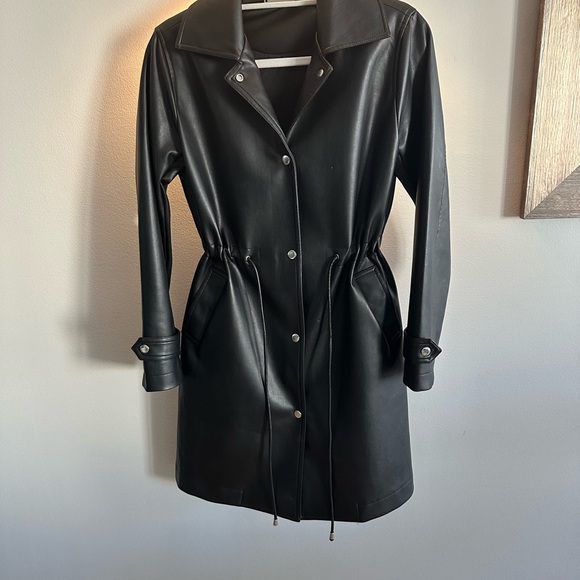 T TAHARI Black Faux Leather Jacket - Picture 2 of 10